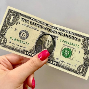 Экономист посоветовал купить валюту до 5 декабря