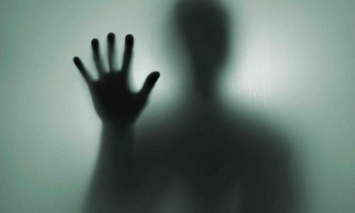 Приснился умерший человек: плохая примета или очень важный знак