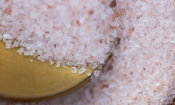 Смешайте водку, соль и кое-что еще: обалдеете, что сразу же произойдет