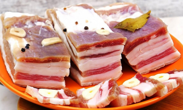 Сало-«пятиминутка» в банке: солите только так – рецепт очень вкусного сала